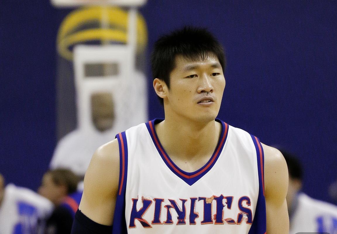 杨瀚森的职业篮球选择：留在CBA还是挑战发展联盟？年轻球员成长的关键抉择